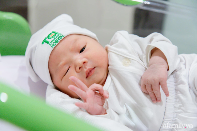 Bé có 3 đặc điểm này trong giai đoạn đầy tháng thì IQ chắc chắn không thấp, bố mẹ có thể yên tâm! - Ảnh 2.