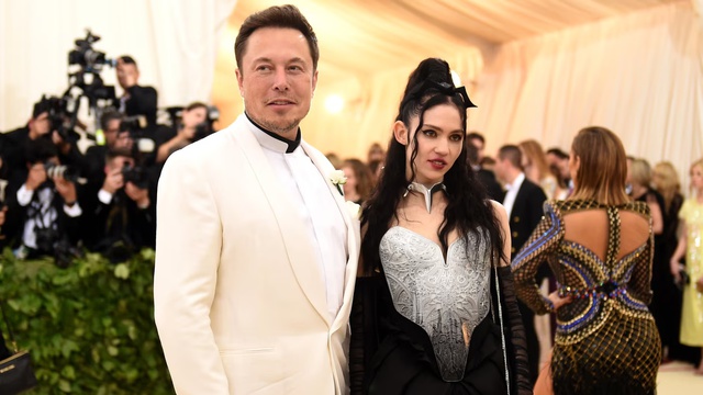 Grimes, người phụ nữ kỳ lạ sinh con cho tỷ phú Elon Musk: Tự phẫu thuật nhãn cầu, đóng thuyền chở gà và làm nhạc về ngày tận thế - Ảnh 4.