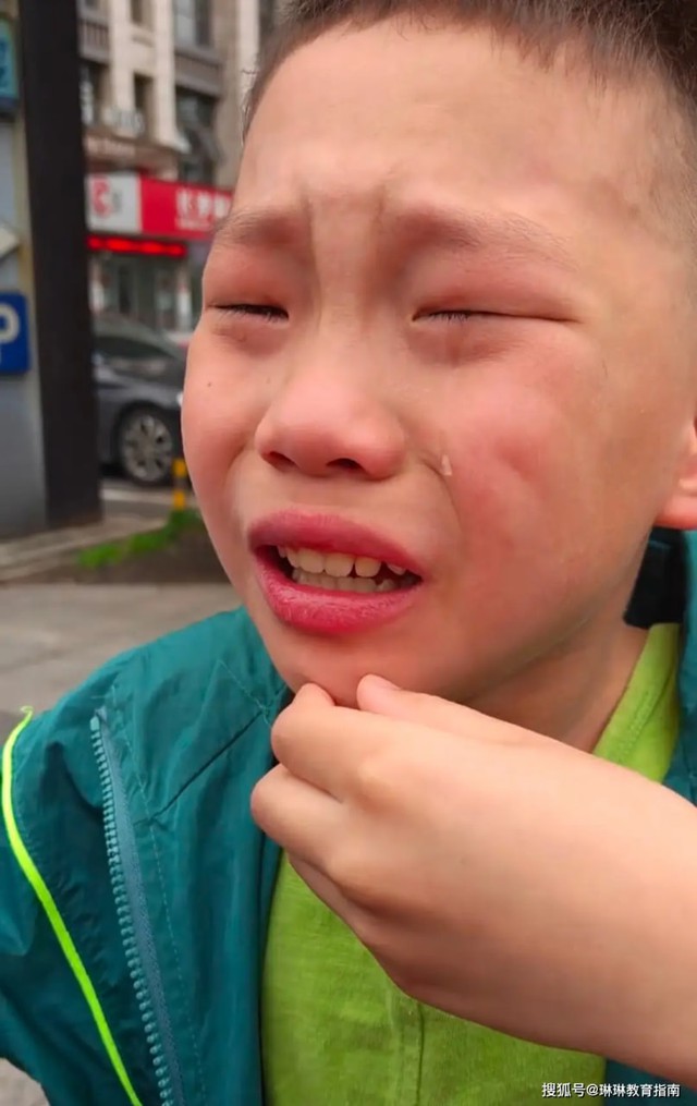Bị mẹ xóa bỏ game Delta, cậu bé vừa khóc lóc quát tháo vừa lao vào đánh mẹ: “Mẹ bị điếc à? Không hiểu tiếng người sao?” - Ảnh 3.