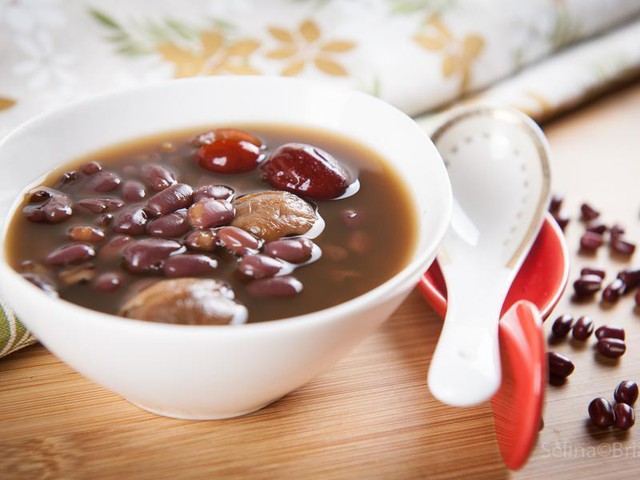 Đậu đen đem nấu cùng nhau để bổ gan và máu, giảm nhiệt bên trong, ngủ ngon và có làn da hồng hào - Ảnh 4.