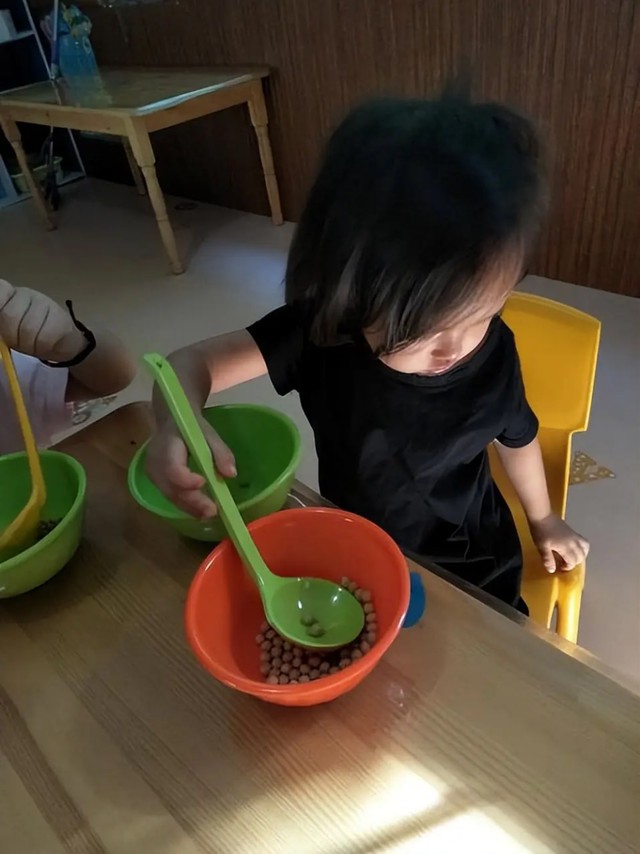 Vừa quay lưng đi, người mẹ hoảng hốt nghe tiếng con gái 2 tuổi khóc thét, cảnh tượng sau đó còn nguy hiểm hơn - Ảnh 3.