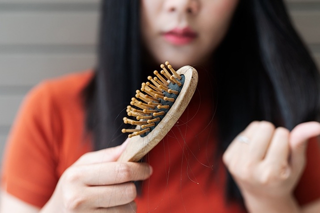 Gội đầu kiểu n&agrave;y cực hại da đầu lại dễ g&acirc;y h&oacute;i: Đ&aacute;ng tiếc nhiều người Việt vẫn mắc, thay đổi ngay h&ocirc;m nay để cứu lấy m&aacute;i t&oacute;c - Ảnh 3.