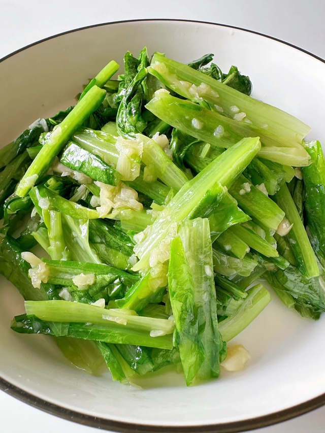 V&agrave;o h&egrave; , ăn Rau diếp , Rau muống v&agrave; rau dền để cơ thể nhẹ nh&agrave;ng , dễ ti&ecirc;u hơn - Ảnh 2.