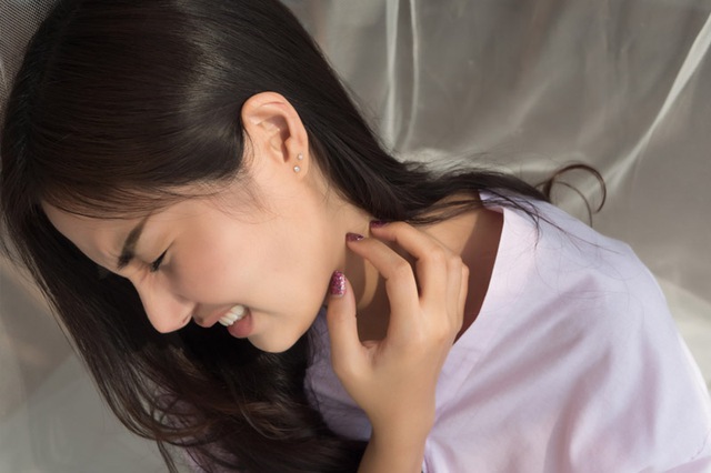 Không chỉ bốc hỏa, phụ nữ mãn kinh còn dễ viêm họng, ngứa vùng kín vì một nguyên nhân ít ai ngờ - Ảnh 4.