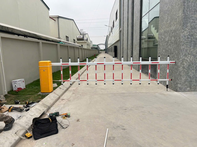 Lắp đặt barie: Những điều doanh nghiệp cần biết trước khi chọn hệ thống kiểm so&aacute;t cổng - Ảnh 1.