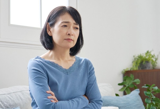 Không chỉ bốc hỏa, phụ nữ mãn kinh còn dễ viêm họng, ngứa vùng kín vì một nguyên nhân ít ai ngờ - Ảnh 3.