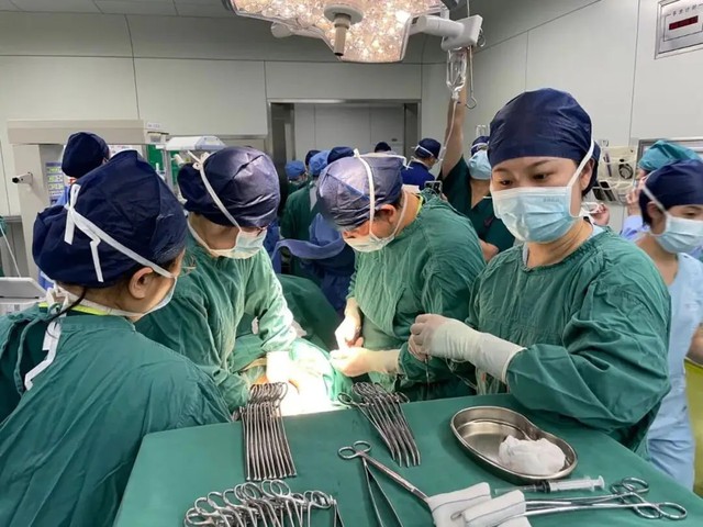 Kỳ tích sinh 5 xác xuất chỉ 1/60 triệu ca: Sau gần 3 tháng giành giật sự sống, 4 em bé đã khỏe mạnh xuất viện - Ảnh 5.