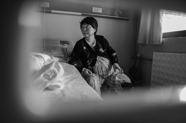Sau nỗi đau mất con, người mẹ quyết làm IVF sinh đôi ở tuổi 60 và hành trình 15 năm ghi lại qua 20.000 tấm ảnh khiến cả thế giới xúc động - Ảnh 2.