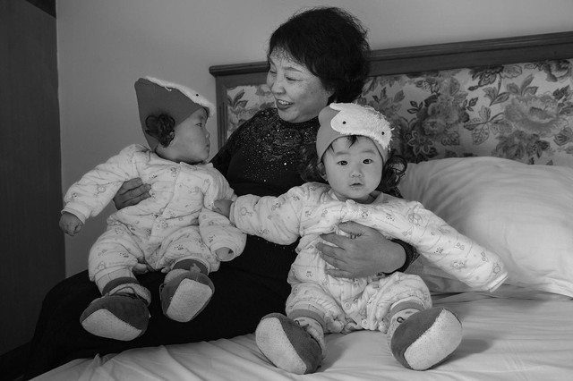 Sau nỗi đau mất con, người mẹ quyết làm IVF sinh đôi ở tuổi 60 và hành trình 15 năm ghi lại qua 20.000 tấm ảnh khiến cả thế giới xúc động - Ảnh 5.