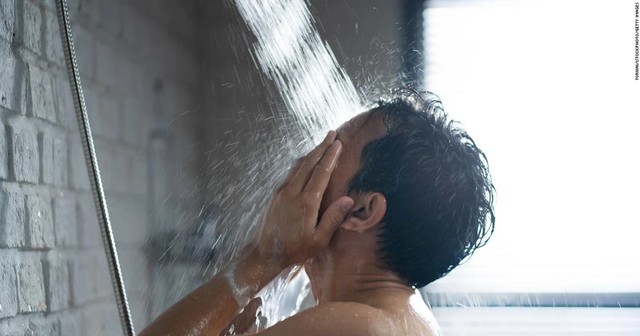 Nắng n&oacute;ng đỉnh điểm vượt ngưỡng 40&deg;C: Nhận diện dấu hiệu nguy hiểm v&agrave; loạt sai lầm 