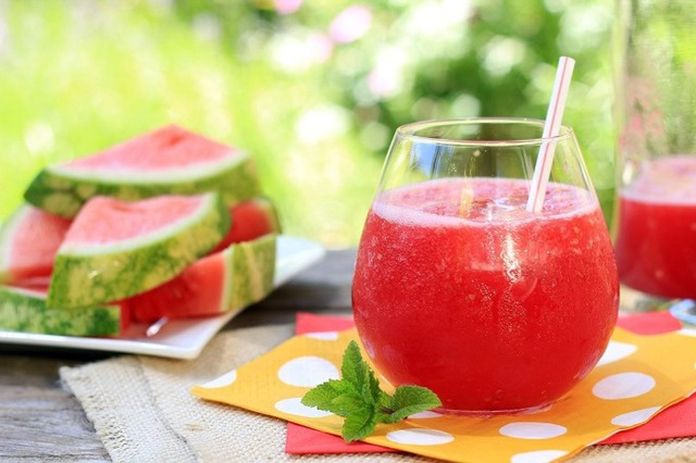 Mùa hè nhà nào cũng ăn dưa hấu nhưng ít ai biết loại quả này có thể mang lại 4 lợi ích lớn cho cơ thể - Ảnh 2.