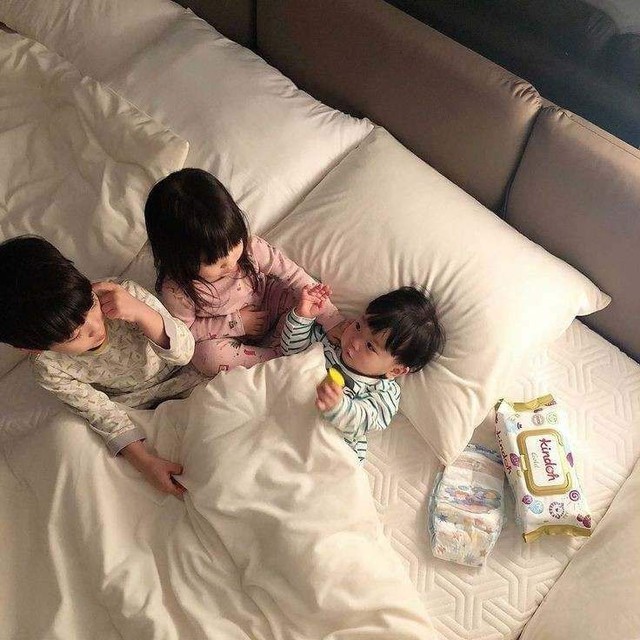 Nuôi con các mẹ cứ đơn giản hóa đi, đừng cố rập khuôn vì làm gì có đáp án nào là chuẩn - Ảnh 3.