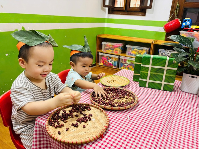 Lúc nào nên cho con đi học? Các mẹ đừng FOMO trẻ dưới 3 tuổi nhất quyết phải dính chặt lấy mẹ nữa! - Ảnh 3.
