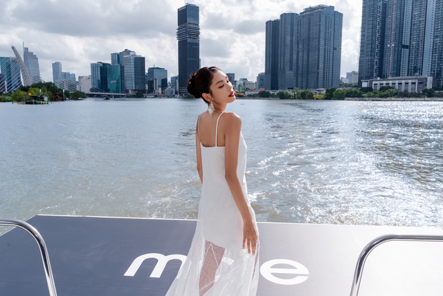 Lương Thùy Linh, Jun Vũ cùng nhau thả dáng, nhìn là thấy mùa hè rực rỡ rồi - Ảnh 1.