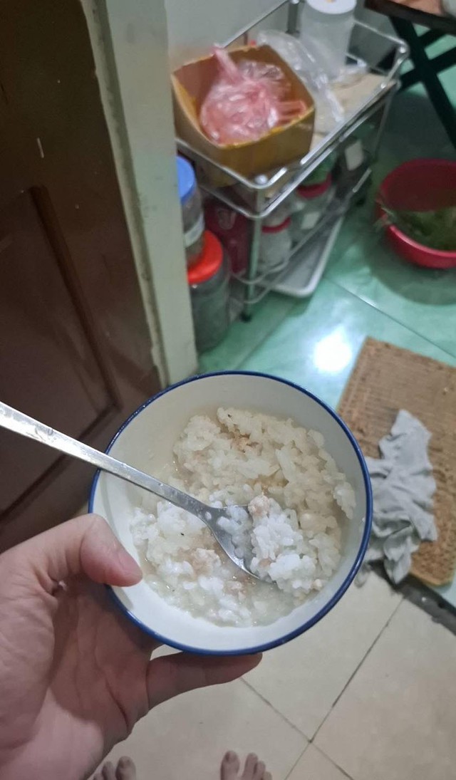 Nam NSƯT mang quân hàm Thượng tá, cưới vợ là công nhân xưởng may: U70 sống bình yên trong biệt thự 1.000m² ở Hà Nội - Ảnh 1.