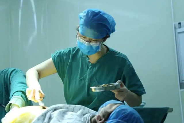 Sản phụ ho nhẹ 1 tiếng, cả bệnh viện bước vào trạng thái báo động cấp cứu cao nhất - Ảnh 3.