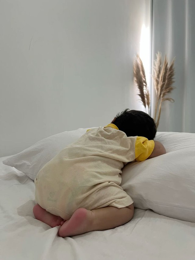 3 hành động khu ngủ của bé có thể là dấu hiệu não bộ đang phát triển mạnh - Ảnh 4.