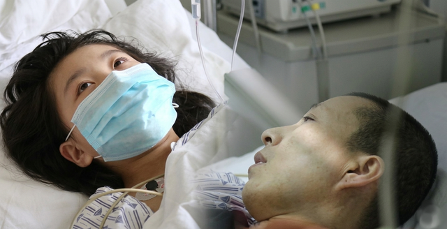 Bé gái 8 tuổi chấp nhận hiến tủy không gây mê để cứu mẹ, bước vào phòng mổ chỉ nói 1 câu khiến ai cũng lặng người - Ảnh 4.