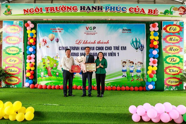 Amway Việt Nam trao tặng sân chơi 500 triệu đồng cho trẻ em Cần Thơ - Ảnh 3.
