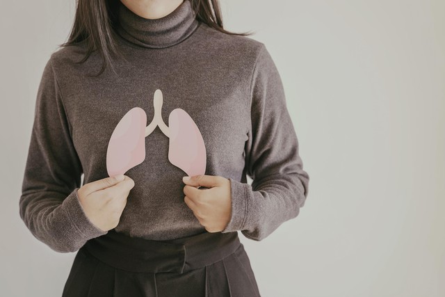 Nữ quản lý 32 tuổi không hút thuốc hay nấu ăn vẫn mắc ung thư phổi: Bác sĩ chỉ đích danh 2 