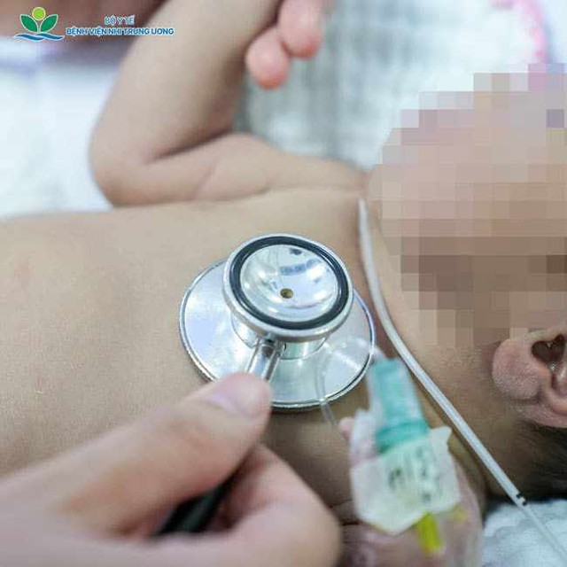 B&eacute; trai sơ sinh mang nh&oacute;m m&aacute;u cực hiếm, kh&ocirc;ng c&oacute; đơn vị m&aacute;u tương th&iacute;ch v&agrave; quyết định đặc biệt của b&aacute;c sĩ để cứu b&eacute; - Ảnh 2.