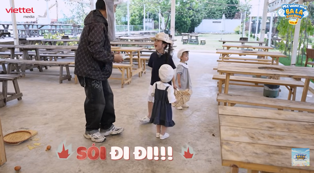 Con g&aacute;i lớn nh&agrave; Trương Mỹ Nh&acirc;n g&acirc;y sốt: Ngoại h&igrave;nh mong manh như thi&ecirc;n thần, mới 6 tuổi đ&atilde; ra d&aacute;ng chị cả, bảo vệ c&aacute;c em đến c&ugrave;ng- Ảnh 9.