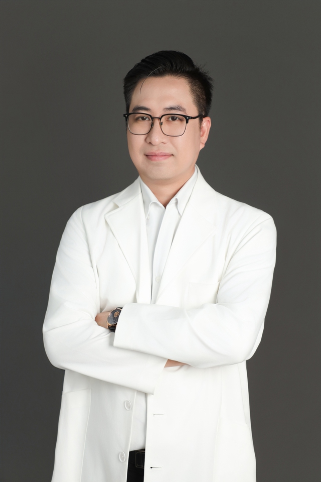 Ths.Bs Phạm Tiến Mạnh với kỹ thuật Utral plus giải pháp cắt triệt cơ cau mày - Ảnh 2.