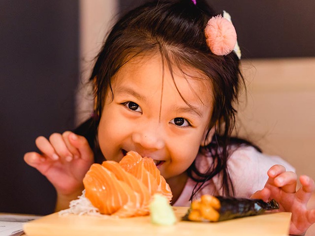 Bé trai 1 tuổi sốt cao suốt nửa tháng, suýt ngạt thở vì thứ quen mặt trong bữa cơm - Ảnh 2.