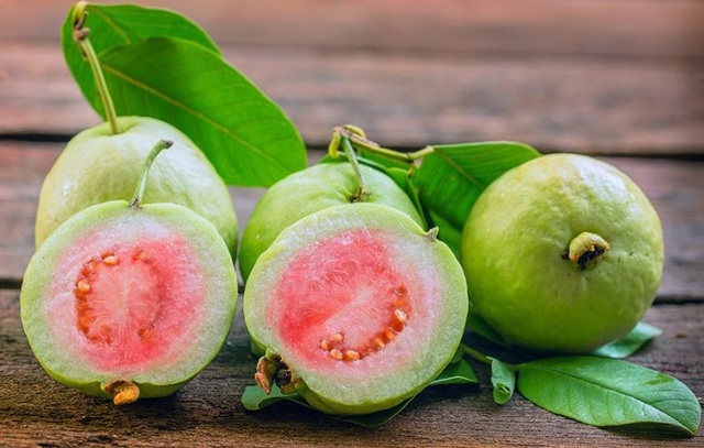 Nhiều người bệnh thận bỏ hẳn trái cây vì sợ hại sức khỏe, bác sĩ nói điều ngược lại: 3 loại quả này vẫn có thể ăn, có loại chỉ vài nghìn đồng/quả - Ảnh 2.