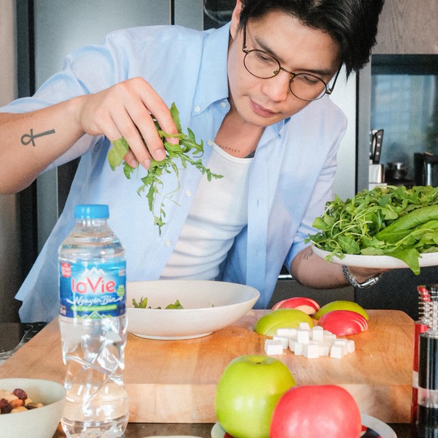 Huy Trần và hành trình lần đầu làm cha: Từ những đêm thức trắng chăm con đến khoảnh khắc nghẹn ngào nghe bé Gạo bập bẹ tiếng "mama" - Ảnh 4.