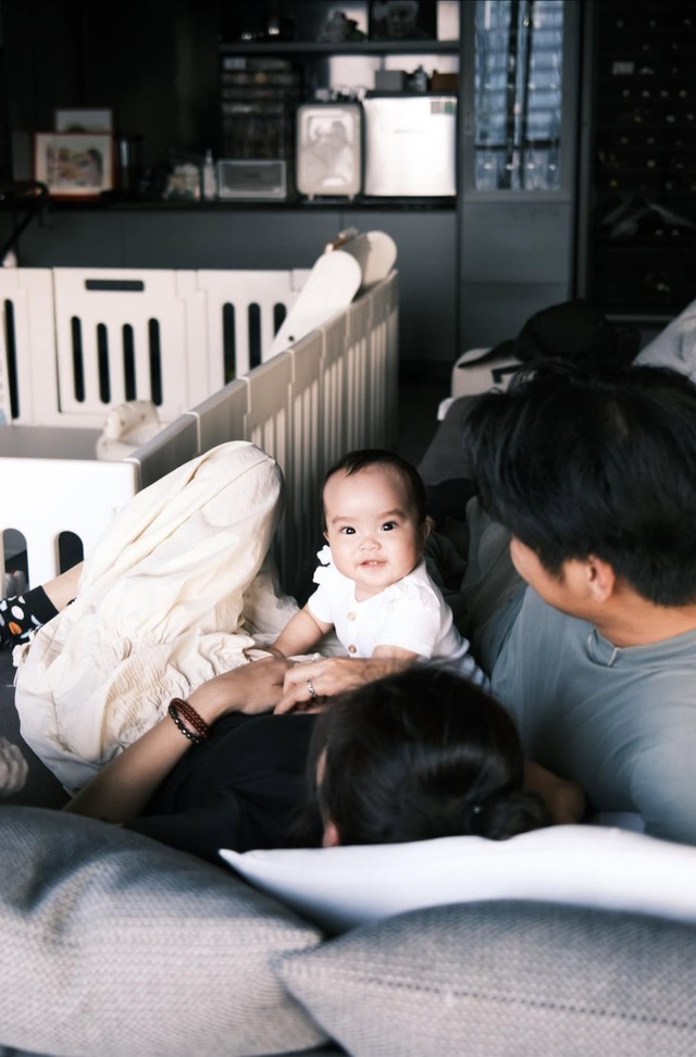 Huy Trần và hành trình lần đầu làm cha: Từ những đêm thức trắng chăm con đến khoảnh khắc nghẹn ngào nghe bé Gạo bập bẹ tiếng "mama" - Ảnh 11.