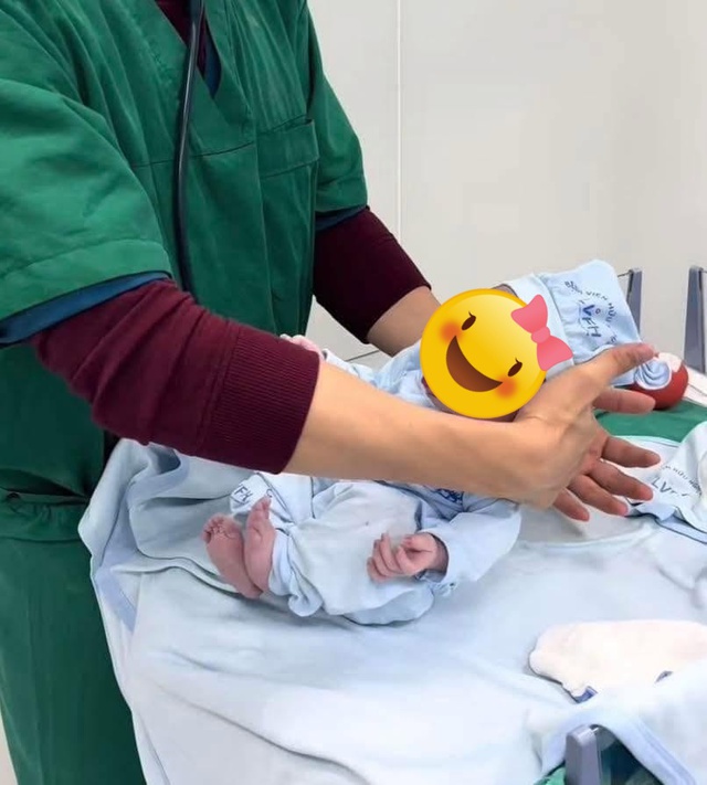 Liệu có thật sự là người đầu tiên đón tay em bé chào đời sẽ ảnh hưởng tính cách, vận mệnh của trẻ? - Ảnh 2.