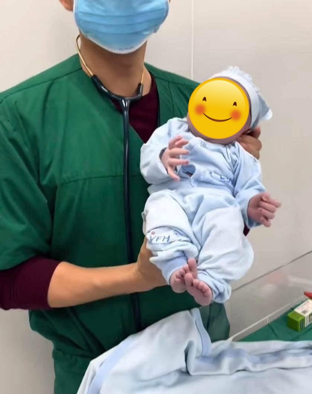Liệu có thật sự là người đầu tiên đón tay em bé chào đời sẽ ảnh hưởng tính cách, vận mệnh của trẻ? - Ảnh 1.