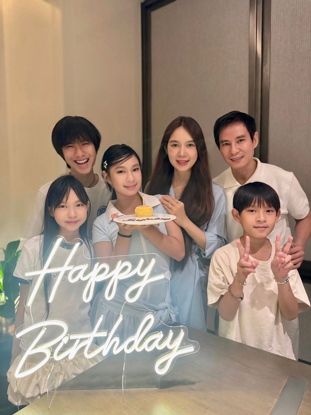 "Ông vua phòng vé" với doanh thu nghìn tỷ, dạy con tự lập từ hai bàn tay trắng, coi hạnh phúc gia đình là đỉnh cao thành công - Ảnh 2.