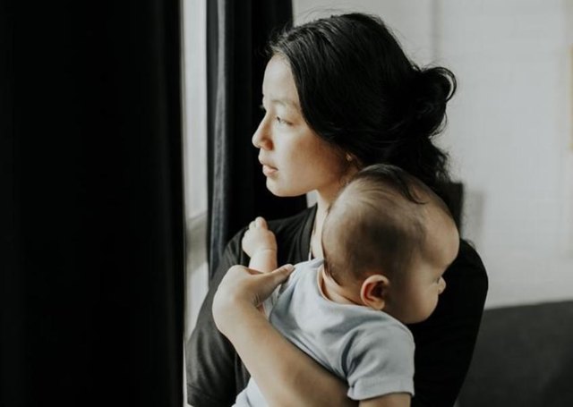 Vì sao các bà mẹ lần đầu sinh con dễ bị trầm cảm? Các nhà khoa học đã tìm ra câu trả lời, làm mẹ thực sự không hề dễ dàng - Ảnh 2.