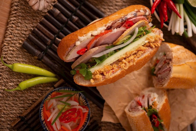Bánh mì - món ăn đường phố hay