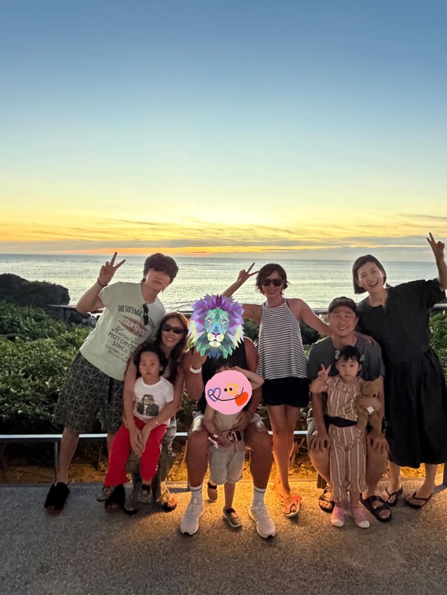 Netizen phát sốt với "size gap" của vợ chồng Son Ye Jin - Hyun Bin: Vợ nhỏ bé như búp bê bên bờ vai thái bình dương của chồng - Ảnh 2.