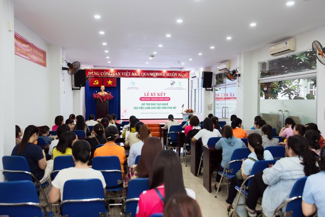 Hội LHPN TPHCM ký kết hợp tác cùng BON Spa, khai giảng khóa học nghề cho phụ nữ có hoàn cảnh khó khăn - Ảnh 1.