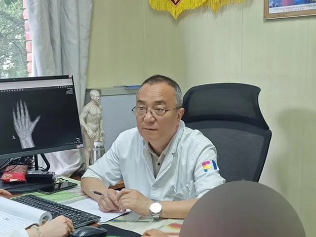 Bé gái 5 tuổi ngực đã phát triển, bác sĩ cảnh báo những thói quen có thể khiến trẻ dậy thì sớm - Ảnh 1.
