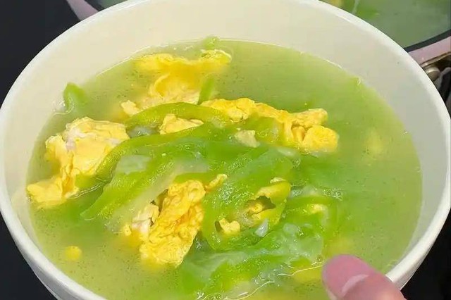 Mướp đang v&agrave;o m&ugrave;a nhưng ăn kiểu n&agrave;y chẳng kh&aacute;c n&agrave;o 