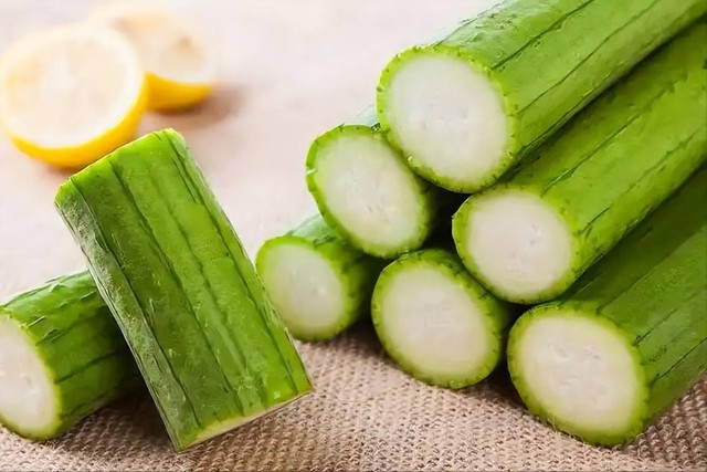 Mướp đang v&agrave;o m&ugrave;a nhưng ăn kiểu n&agrave;y chẳng kh&aacute;c n&agrave;o 