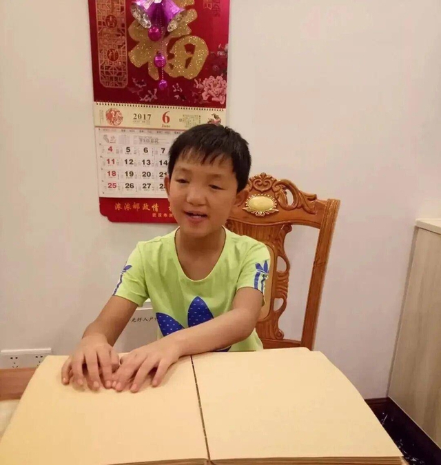 Cậu bé mù Quách Bân - nạn nhân vụ án khoét mắt cách đây 13 năm, nay đã trở thành thủ khoa toàn quốc ngành dự thi đại học - Ảnh 5.