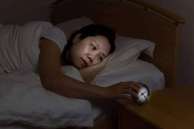 Chớ xem nhẹ khi vùng lông này trên cơ thể đột ngột chuyển màu bạc: Coi chừng là tín hiệu suy kiệt nội tạng - Ảnh 3.