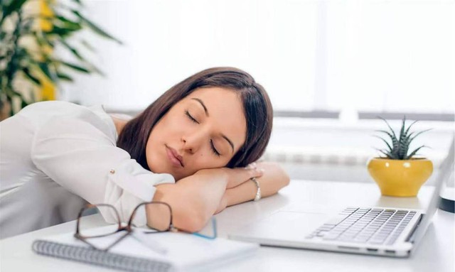 Chớ xem nhẹ khi vùng lông này trên cơ thể đột ngột chuyển màu bạc: Coi chừng là tín hiệu suy kiệt nội tạng - Ảnh 1.