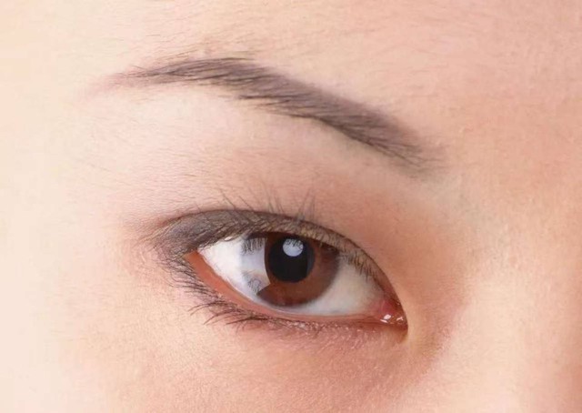 Chớ xem nhẹ khi vùng lông này trên cơ thể đột ngột chuyển màu bạc: Coi chừng là tín hiệu suy kiệt nội tạng - Ảnh 2.