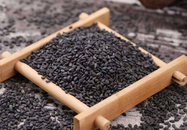 Chớ xem nhẹ khi vùng lông này trên cơ thể đột ngột chuyển màu bạc: Coi chừng là tín hiệu suy kiệt nội tạng - Ảnh 4.