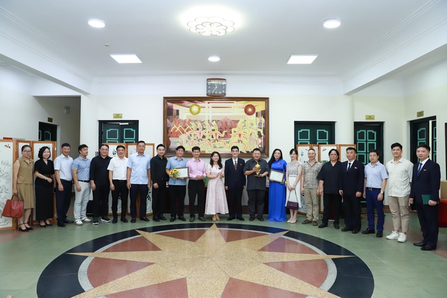 H&aacute;t tiếng Triều Ti&ecirc;n khiến kh&aacute;n giả x&uacute;c động, NSƯT Tố Nga xuất sắc gi&agrave;nh C&uacute;p V&agrave;ng tại Li&ecirc;n hoan Nghệ thuật Hữu nghị M&ugrave;a xu&acirc;n Th&aacute;ng Tư - Ảnh 3.