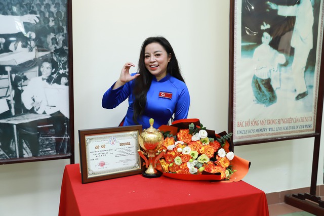 H&aacute;t tiếng Triều Ti&ecirc;n khiến kh&aacute;n giả x&uacute;c động, NSƯT Tố Nga xuất sắc gi&agrave;nh C&uacute;p V&agrave;ng tại Li&ecirc;n hoan Nghệ thuật Hữu nghị M&ugrave;a xu&acirc;n Th&aacute;ng Tư - Ảnh 5.
