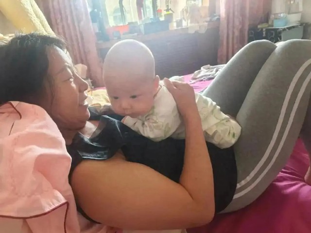 Vì sao ngày càng nhiều gia đình mơ ước được bà ngoại chăm cháu? - Ảnh 2.