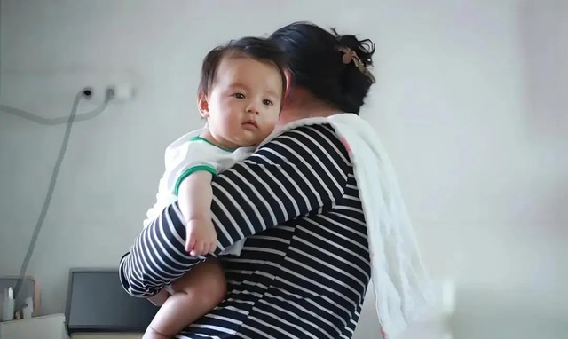 Vì sao ngày càng nhiều gia đình mơ ước được bà ngoại chăm cháu? - Ảnh 1.